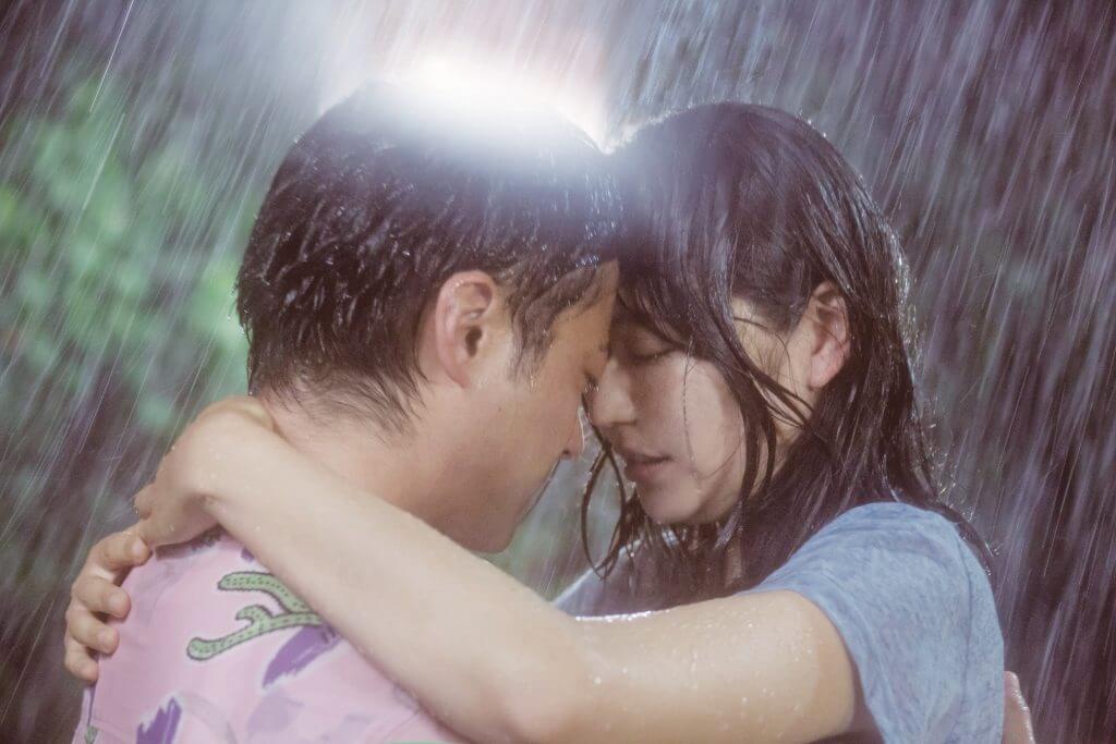 雨の中でキス寸前 切なさ溢れる二人の姿は必見 映画 50回目のファーストキス 新場面写真解禁 Cinemagene
